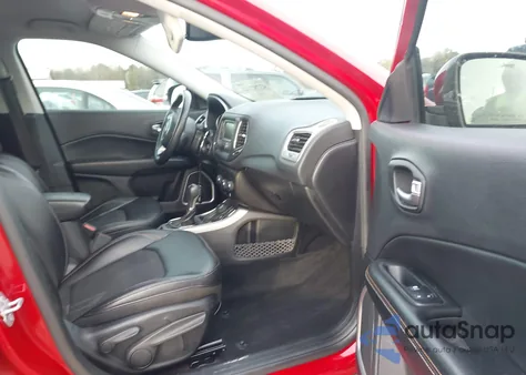 2018 Jeep Compass Latitude 4X4 z USA, uszkodzony, nr VIN 3C4NJDBBXJT399495